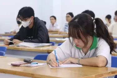 Giám thị làm mất 30 phút làm bài kỳ thi vào ĐH lớn nhất nước