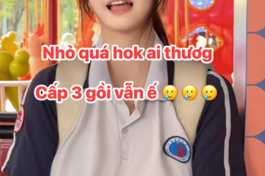 Đứng hình với cô học sinh cấp 3 "xinh xỉu"